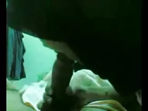 Một màu đen rung lên ...